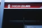 利拉德社媒晒自己和开拓者众将的更衣柜：我们又在一起了