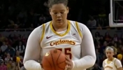 😲女版奥尼尔？NCAA女篮大杀器！场均35分统治禁区！